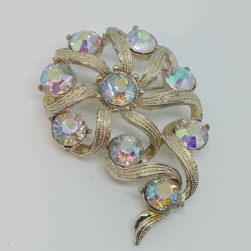 * Vintage Kramer Aurora Borealis Crystals Gold Tone Pin Brooch